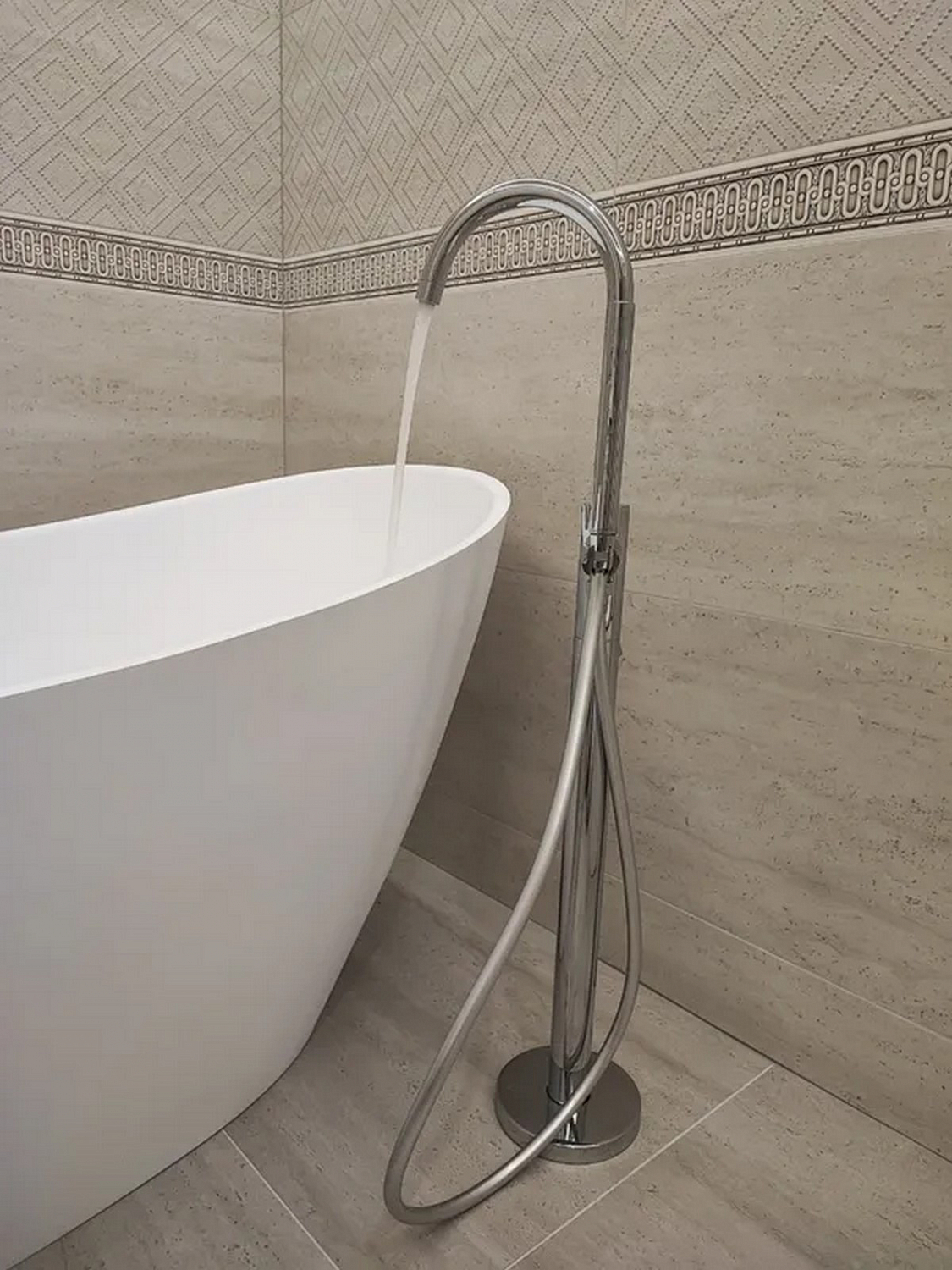 Смеситель ABBER Wasser Kreis AF8115 напольный для ванны, хром