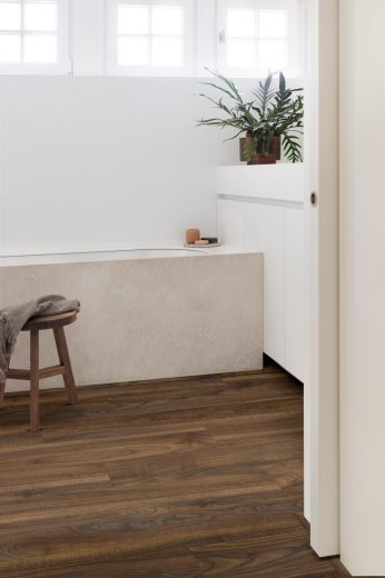 LVT-плитка Moduleo клеевой кварцвинил Roots 55 English Walnut 20896BE